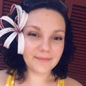 Meet your Posher, Caitlin